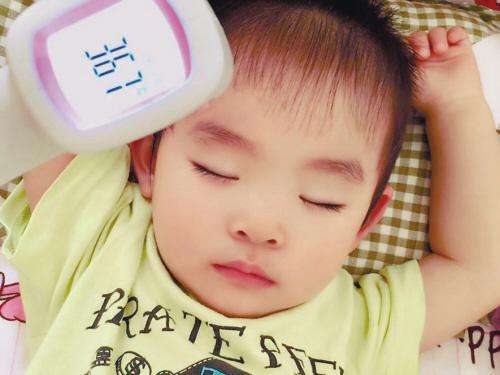 孩子发烧不吃药降温方法,宝宝感冒发烧不喝水妙招