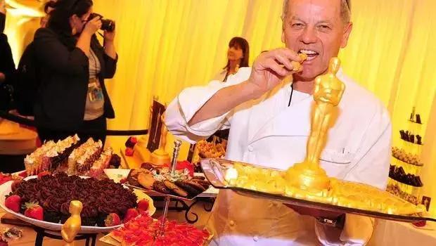 狂欢：当小金人遇上12000杯香槟