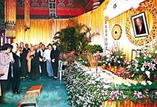 张学良去世宋美龄送了几个字,张学良去世后宋美龄送了哪六个字