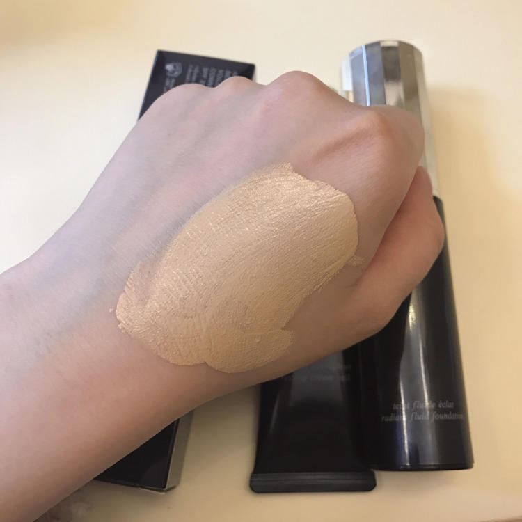 cpb肌肤之钥粉底液如何选色,cpb粉底液适合油皮还是干皮