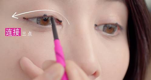 眼线睫毛膏眼影的化妆顺序,眼部化妆新人教程手涂眼影