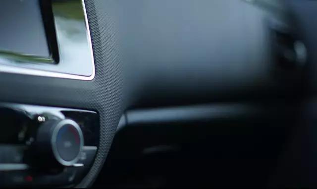 车主吐槽观致5：车太宽，够不着大腿