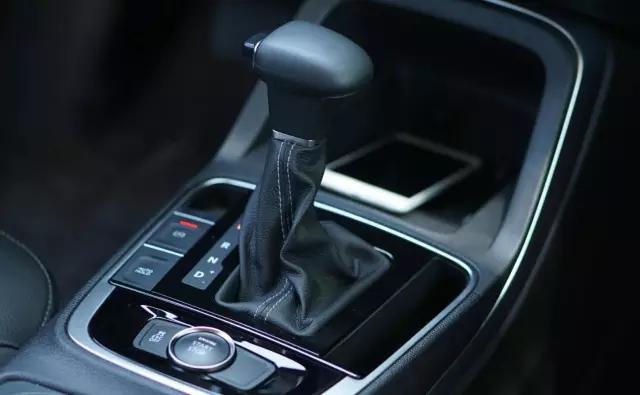 车主吐槽观致5：车太宽，够不着大腿