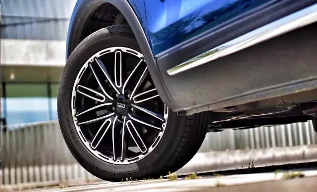 观致5感觉起步太重了,观致5乘坐空间