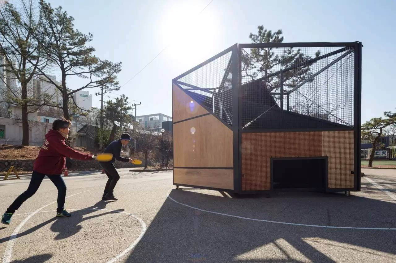 中国篮球场和网球场哪个实用,网球场标准尺寸和篮球场对比