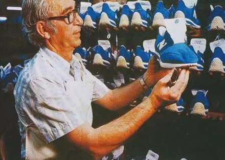 真正的新百伦标志,满大街的新百伦