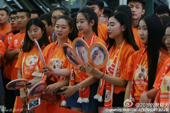 鲁能泰山各地球迷标语,山东鲁能女球迷助威团