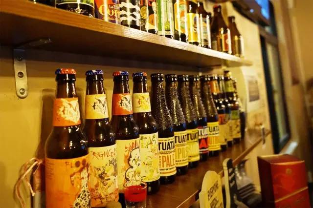 咪阻我！我要装逼去！嚟间小酒馆可以带你Ｂ尽全世界，周年庆还7