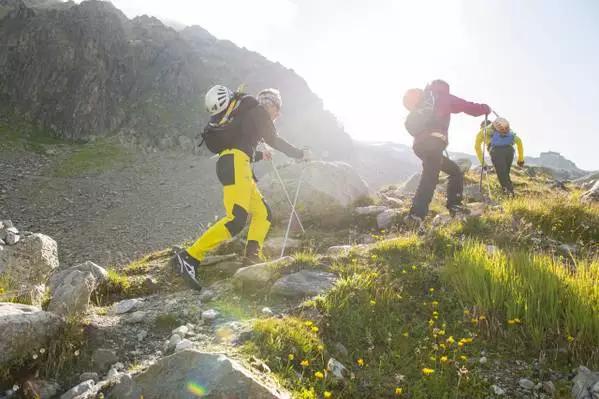 谈虎色变配图,谈虎色变上一句