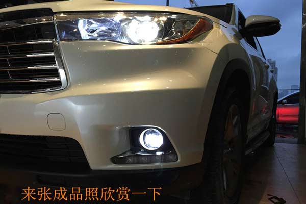 新款汉兰达的雾灯,10年汉兰达五座精英版雾灯更换