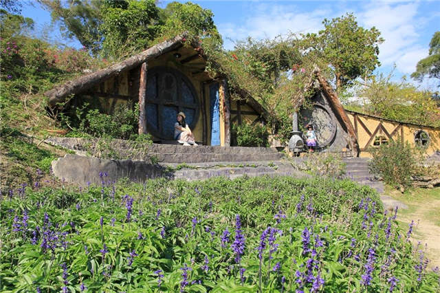 苗栗新景点:魔戒夏尔哈比人屋,走进格林奇幻森林,好拍到相机没电~(上)