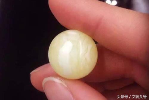 半蜜半珀的蜜蜡和白花蜜蜡哪个好,蜜蜡中白蜜蜡好还是白花蜜蜡好