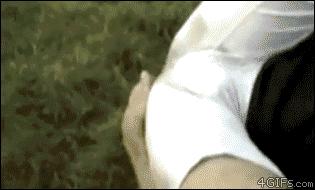 关于肥皂的简短搞笑段子,搞笑视频原来肥皂是这么难捡的