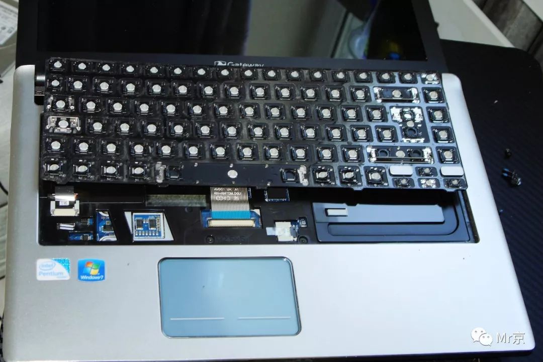 笔记本更换cpu详细教程,怎么样最简单的给笔记本电脑换cpu