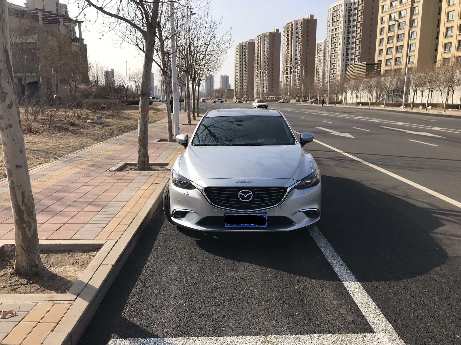 18款银色阿特兹2.5尊崇版二手车,银色阿特兹实车