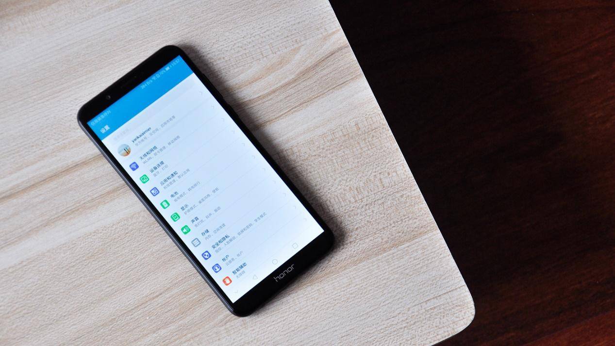 首款人脸识别+后置双摄899元起！荣耀畅玩7C良心评测