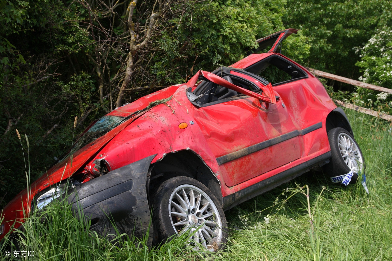 车子被撞了对方全责可以多索赔吗,车被追尾对方全责如何索赔贬值费
