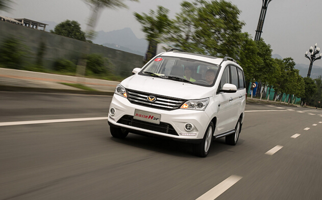 居家suv性价比高油耗低价格实惠,北汽幻速h3f豪华版与尊贵版区别