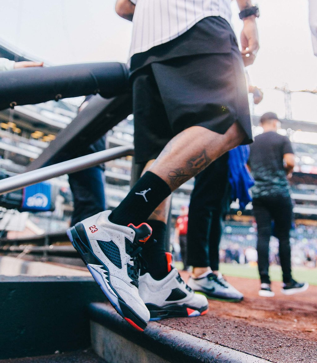 球鞋的夜光底,adidasyeezyboost750gum