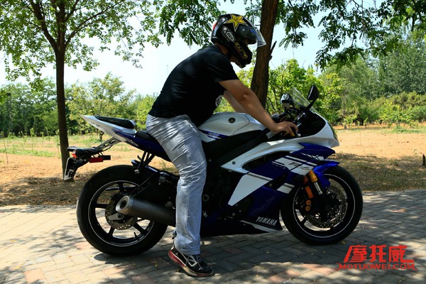 雅马哈yzf600r试驾视频,2023雅马哈yzf-r6赛道版