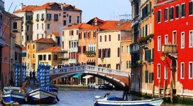 护照突然被剪角？“”蜜月游“变成”单身游“？这究竟是怎么回事