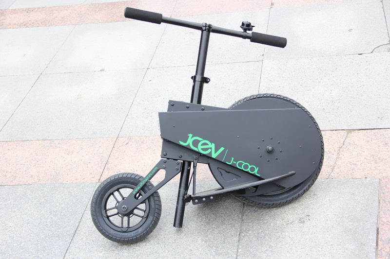 站着开车也很酷即酷立行电动车全体验