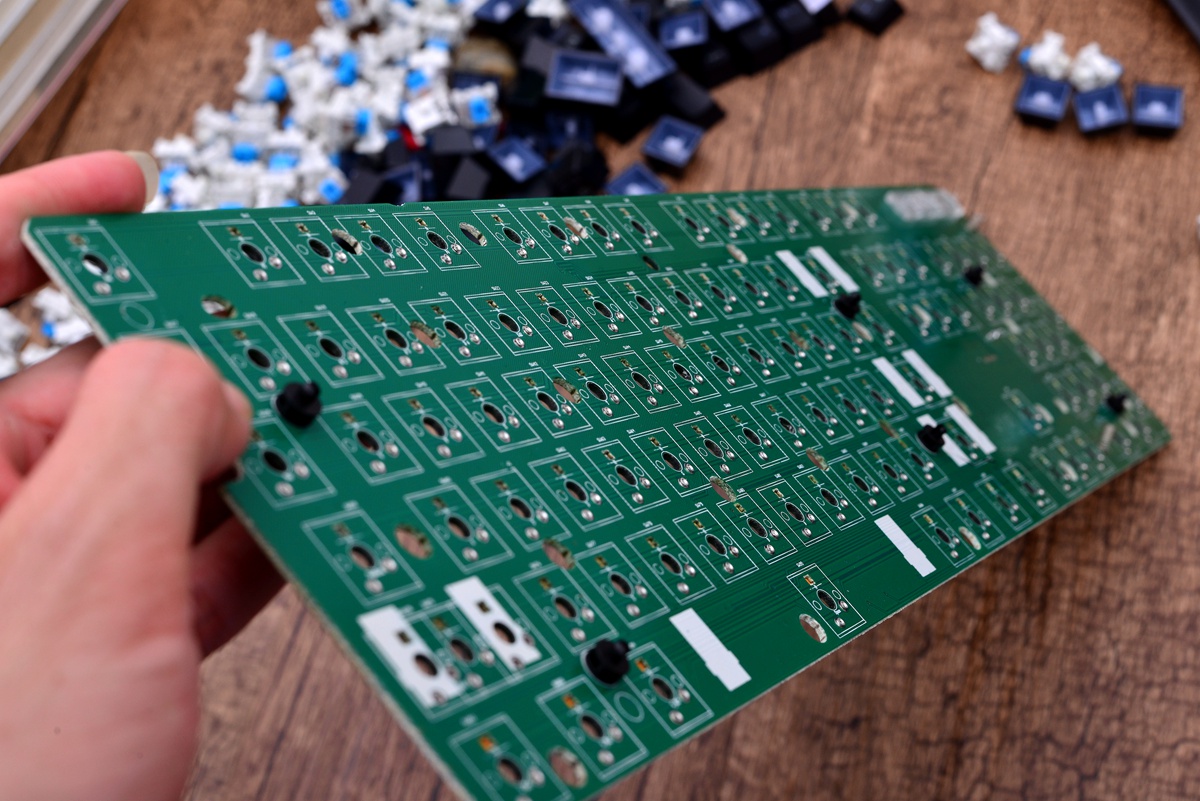 可换轴机械键盘走向2.0时代，E元素三防机械键盘对比拆解