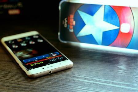 钢铁侠版三星S6E卖出56万天价！手机厂商如何玩转定制版