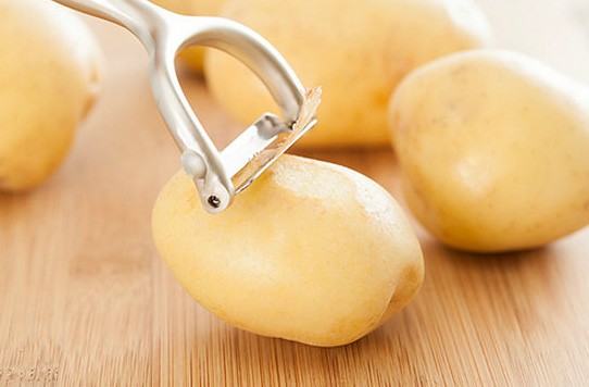 土豆皮不要扔了教你一个处理方法,土豆皮不要扔用来养花