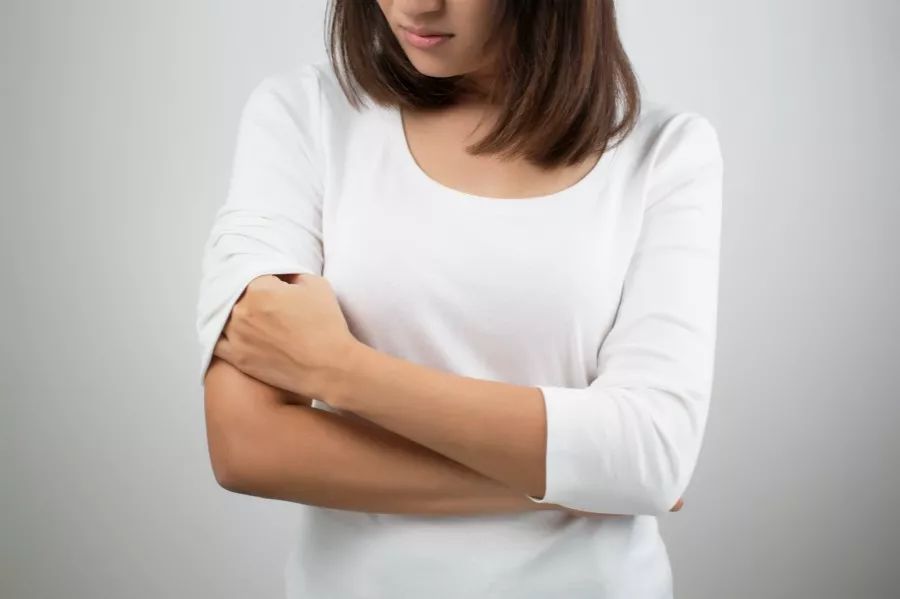 打一个喷嚏是有人说你不好吗,打一个喷嚏是有人想还是有人骂