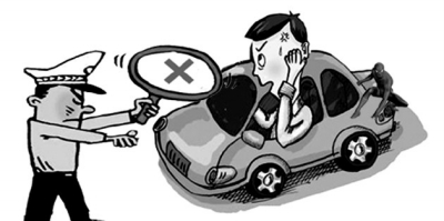 长春车顶玩偶无牙仔违法吗,汽车车顶超大玩偶草莓熊