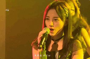 鞠婧祎上过几次微博热搜,鞠婧祎淡妆接受采访上热搜