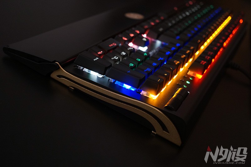 自带手托防尘罩的机械键盘,蝙蝠骑士机械键盘拆解