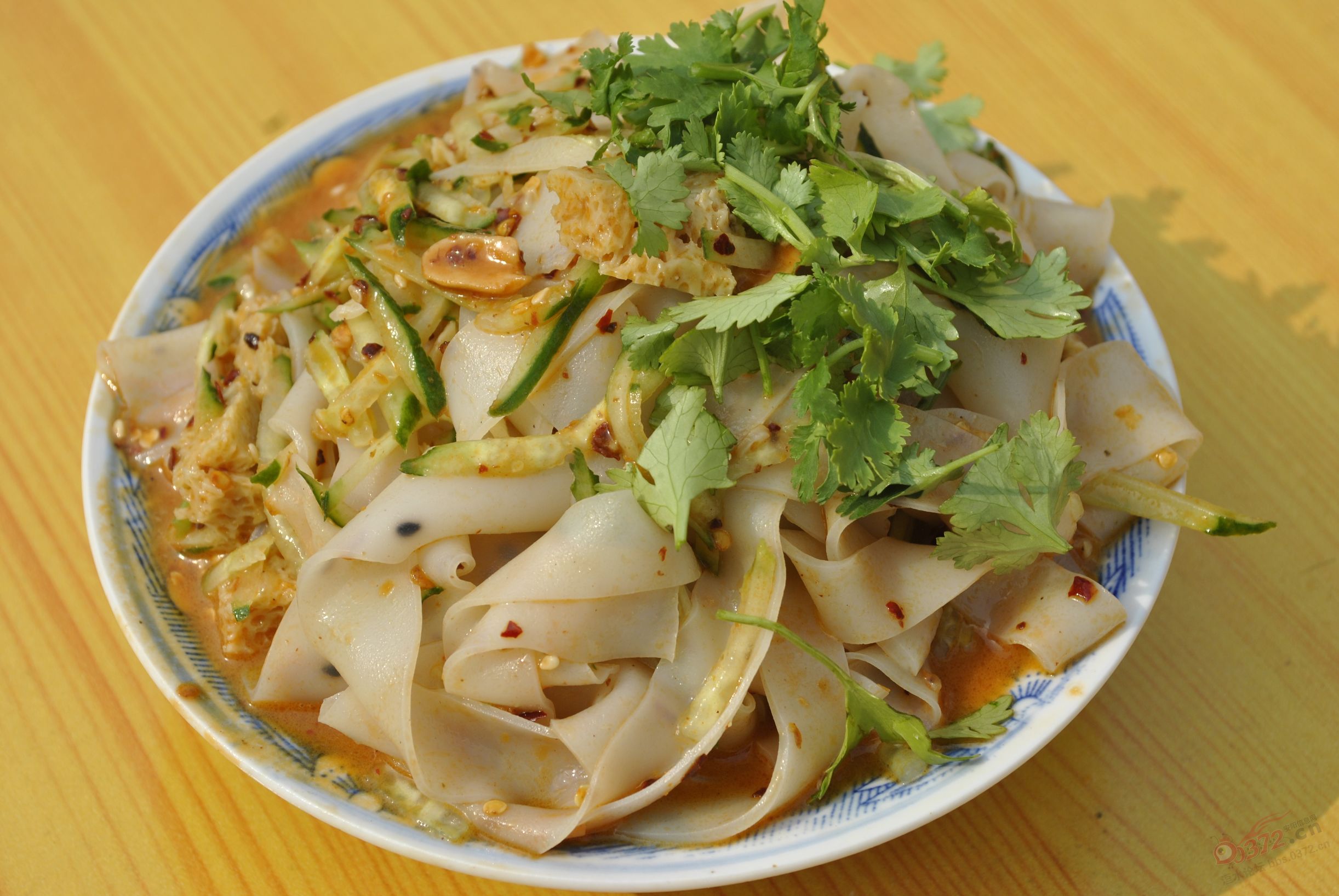 西安小吃凉皮,西安小吃凉皮夹菜