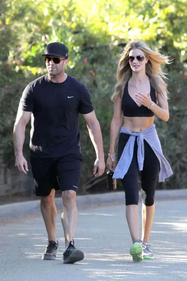 她，农场出身，15岁进军超模界，29岁将成为好莱坞第一硬汉背