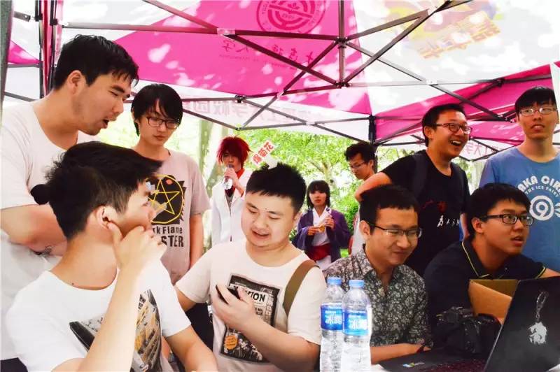 大连理工大学校园嘉年华 七域动漫协会宅舞燃爆全场!