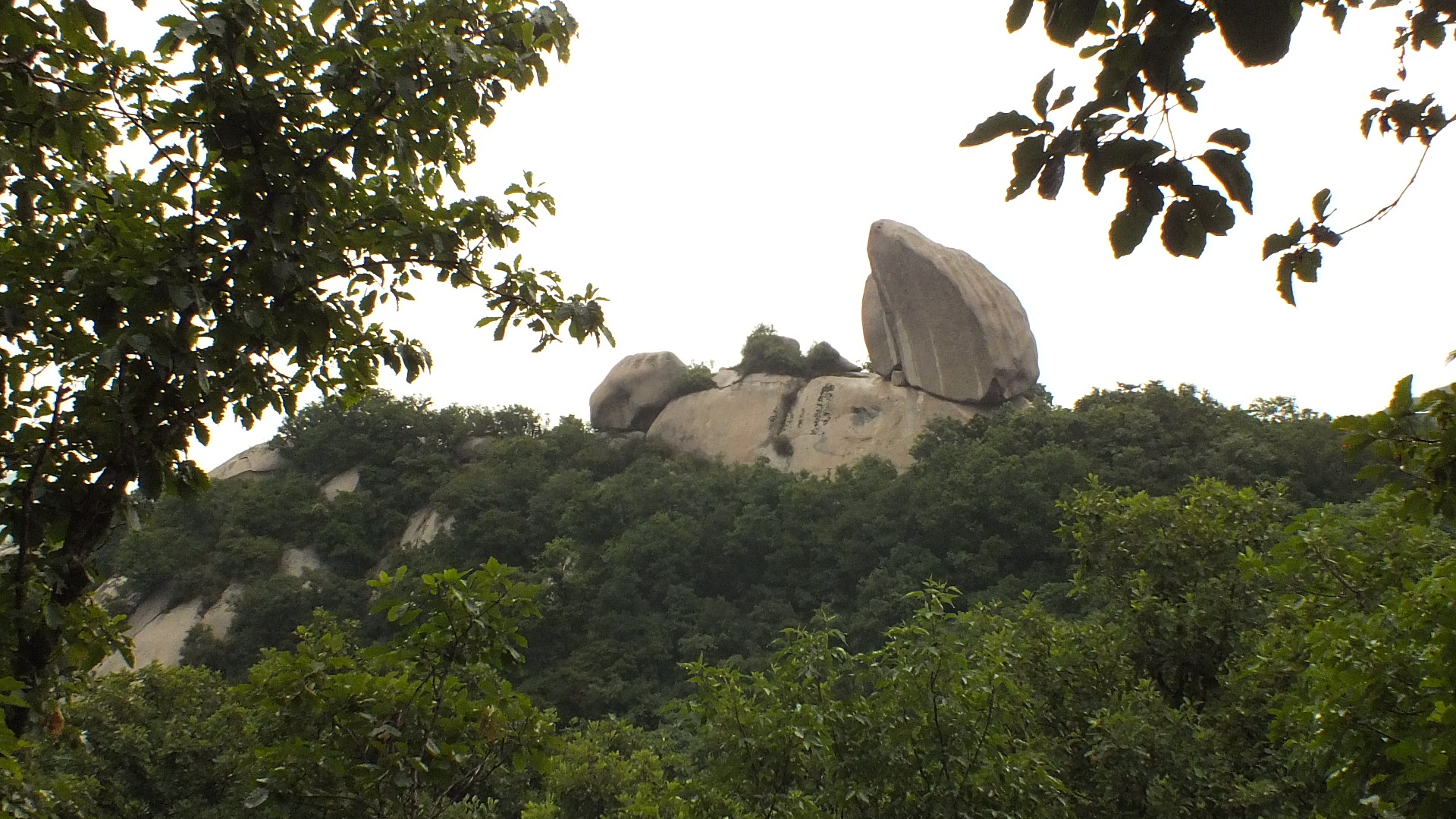 雨中的长白山美景描写,雨中天池