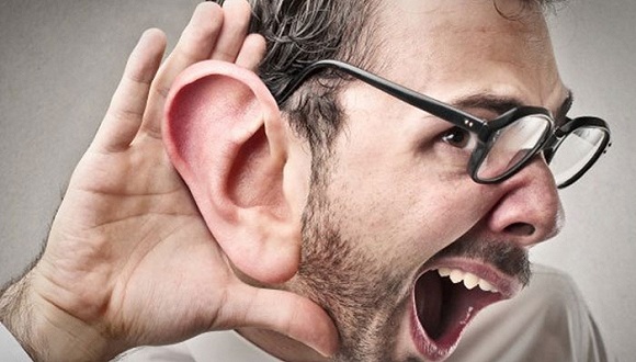 为什么戴耳机跑步咚咚响,为什么戴耳机跑步很轻松