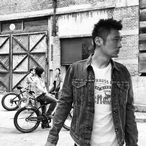 男生低调色系,男生一般适合什么色系