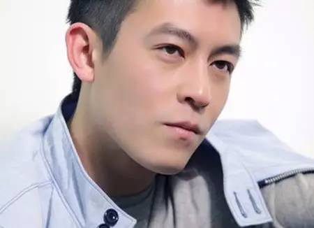 男生低调色系,男生一般适合什么色系