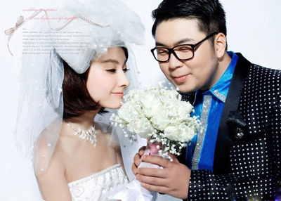 吴昕和海涛最新照片,海涛帮吴昕配衣服