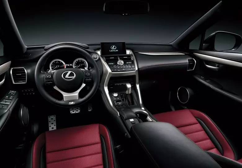 踢足球的玩什么游戏,踢足球的开什么车