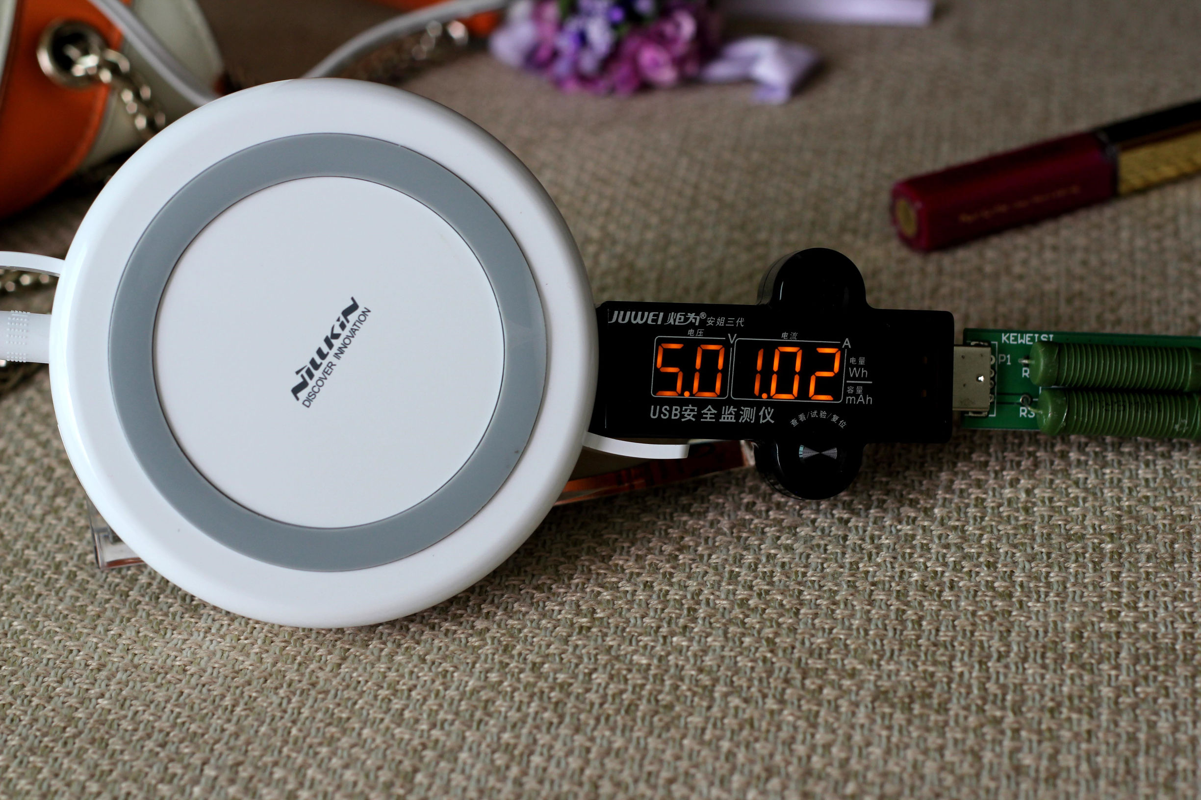 妹子的粉饼盒能变身为无线充电器？耐尔金隐士让你不得不服