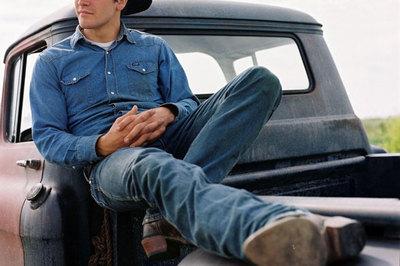 百搭牛仔裤应该怎么穿好看,牛仔裤夏天怎么选择好穿