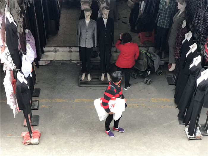 乱逛|曾经我总是跟着大人赶犀浦