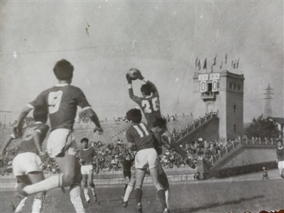 青海果洛州足球队,中国解放前的第一支足球队