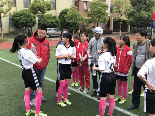 铿锵玫瑰中国女足夺冠献歌,女足铿锵玫瑰黄金一代