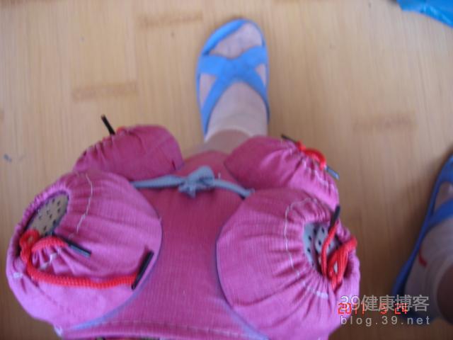 艾灸能治老年膝关节疼痛吗 (老年人膝盖疼痛可以艾灸膝盖吗)