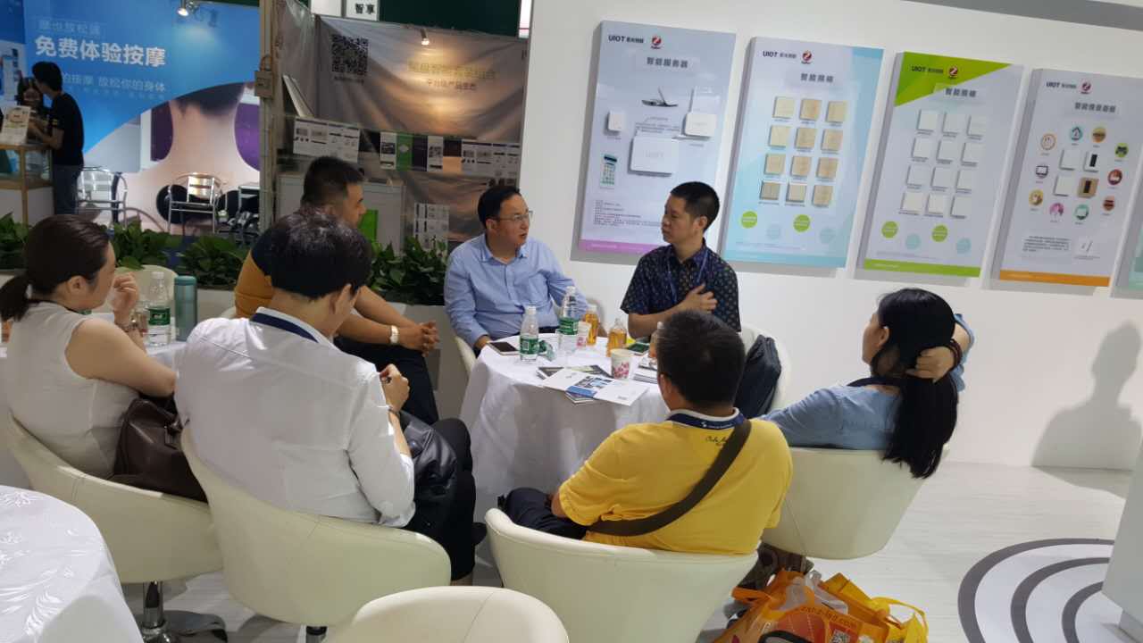 智能家居展览大场面,礼品产品展会现场人山人海