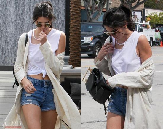 男人看手腕，女人看背包，时髦范要怎么装一个双肩包就能搞定！